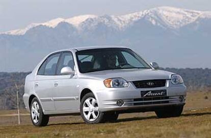 El Accent adopta un frontal más estilizado inspirado en el Hyundai Coupé.