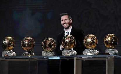 Messi, tras recibir su sexto Balón de Oro en París.