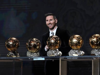 Messi, tras recibir su sexto Balón de Oro en París. 