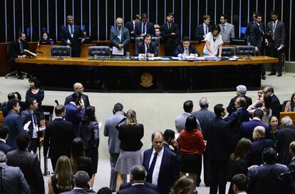 Deputados durante a sessão plenária.