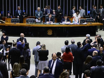 Deputados durante a sessão plenária.