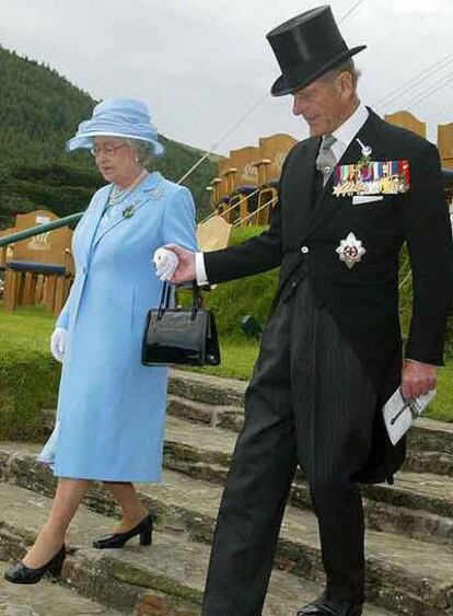 La reina Isabel y Felipe de Edimburgo.