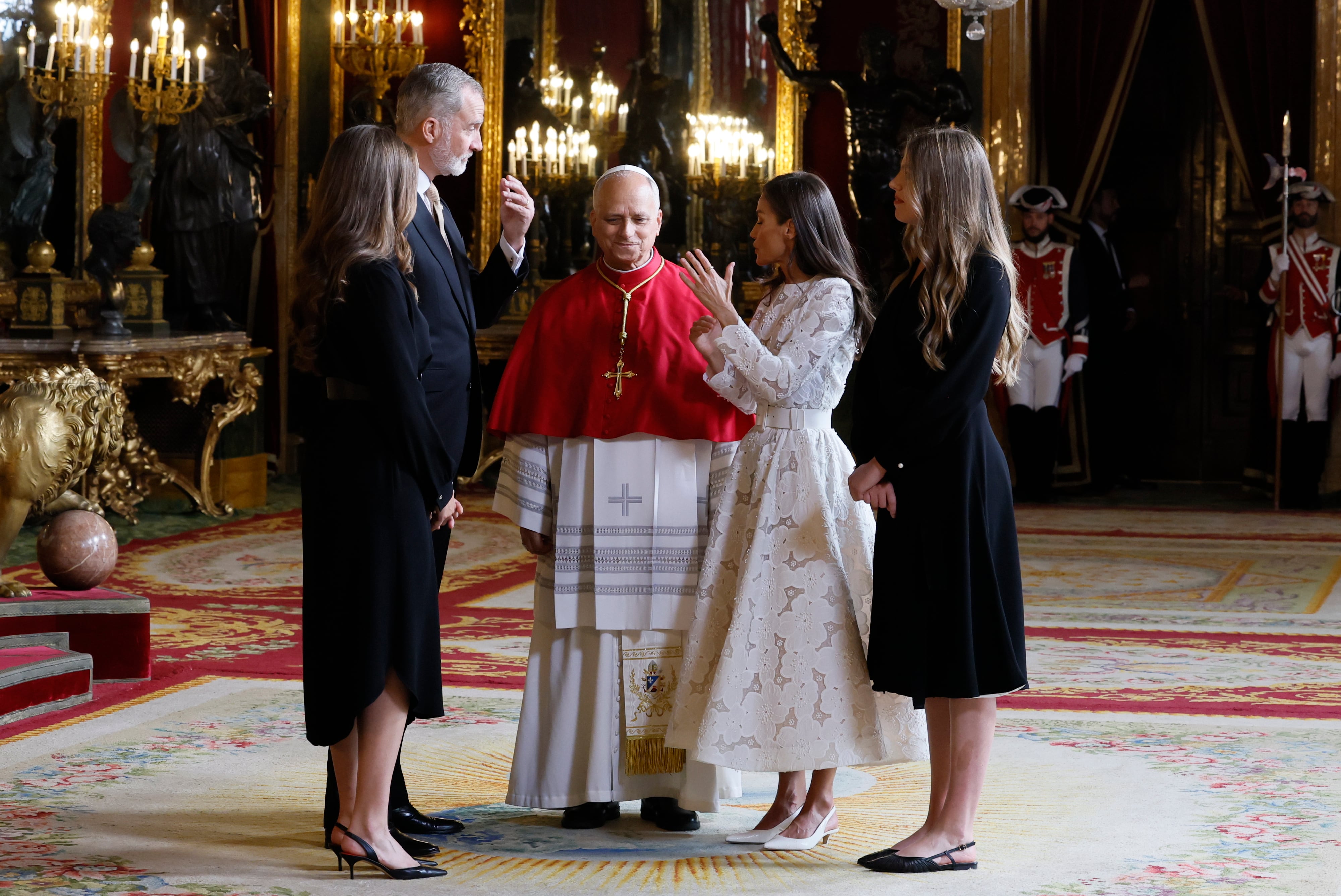 El Papa dice en su llegada a España que la pederastia “es una llaga todavía abierta” y seguirá luchando contra ella