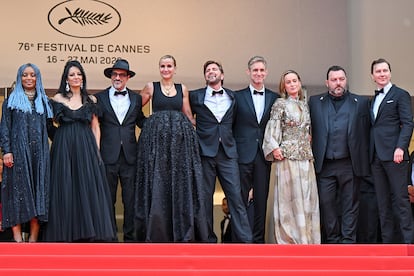 Los miembros del jurado de esta edición. De izquierda a derecha, Rungano Nyoni, Maryam Touzani, Atiq Rahimi, Julia Ducournau, Ruben Östlund, Damián Szifron, Brie Larson, Denis Ménochet y Paul Dano.