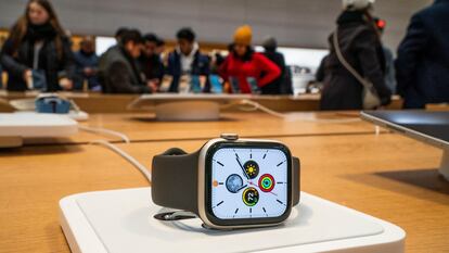 Un Apple Watch, este martes en una tienda de Apple en Nueva York (EE UU).