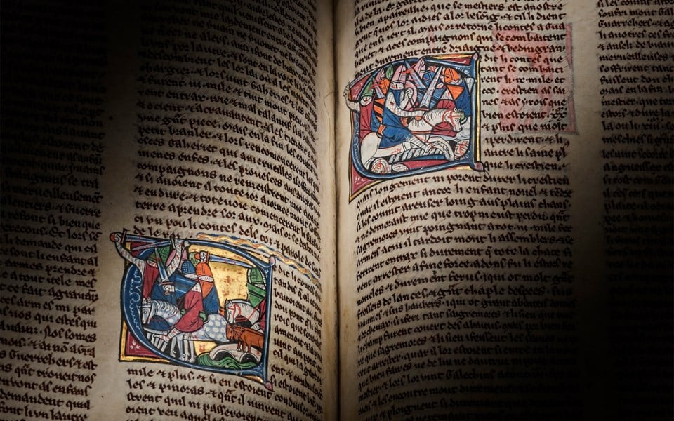 Sale a subasta un manuscrito medieval sobre el rey Arturo y el Santo Grial valorado en dos millones de euros