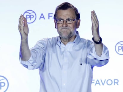 Mariano Rajoy celebra el tirunfo electoral.