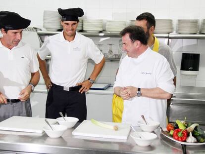 “Me gusta cocinar pero cuando está mi madre, se lo dejo a ella”. ('El País', 26 de agosto de 2016).