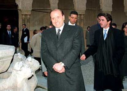 Silvio Berlusconi y José María Aznar, en el Patio de los Leones de La Alhambra.