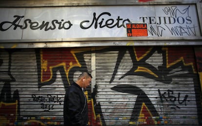 Retail trade represents 11.8 percent of Madrid’s economy. The crisis has seen retail stores’ sales volume decrease – from €13.8 million in 2008 to €13.07 million in 2010. Pictured, a closed fabric store on Corredera Baja de San Pablo, also in Malasaña.