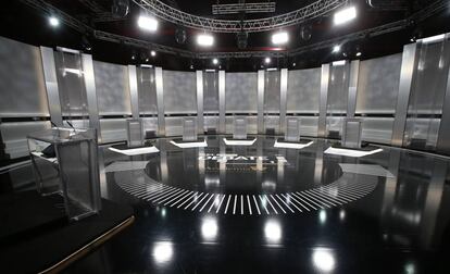 El escenario donde se celebró el debate electoral que organizó el lunes 4 la Academia de Televisión.