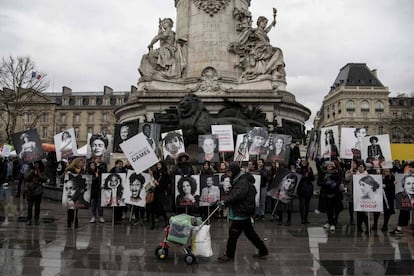 Protesta por el Día de la Mujer, este jueves en París.