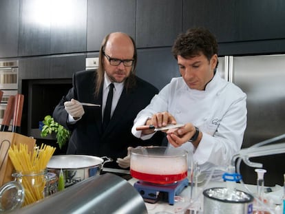 Santiago Segura y Micha&euml;l Youn en la pel&iacute;cula &#039;El chef, la receta de la felicidad&#039; (2012).