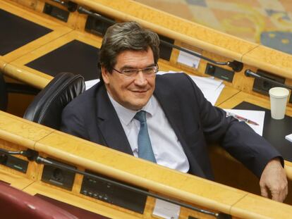 El ministro de Seguridad Social, Inclusión y Migraciones, José Luis Escrivá, durante la sesión de control al Gobierno en el Senado.