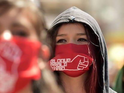 Manifestantes durante la marcha del 1º de Mayo, en Quito. 