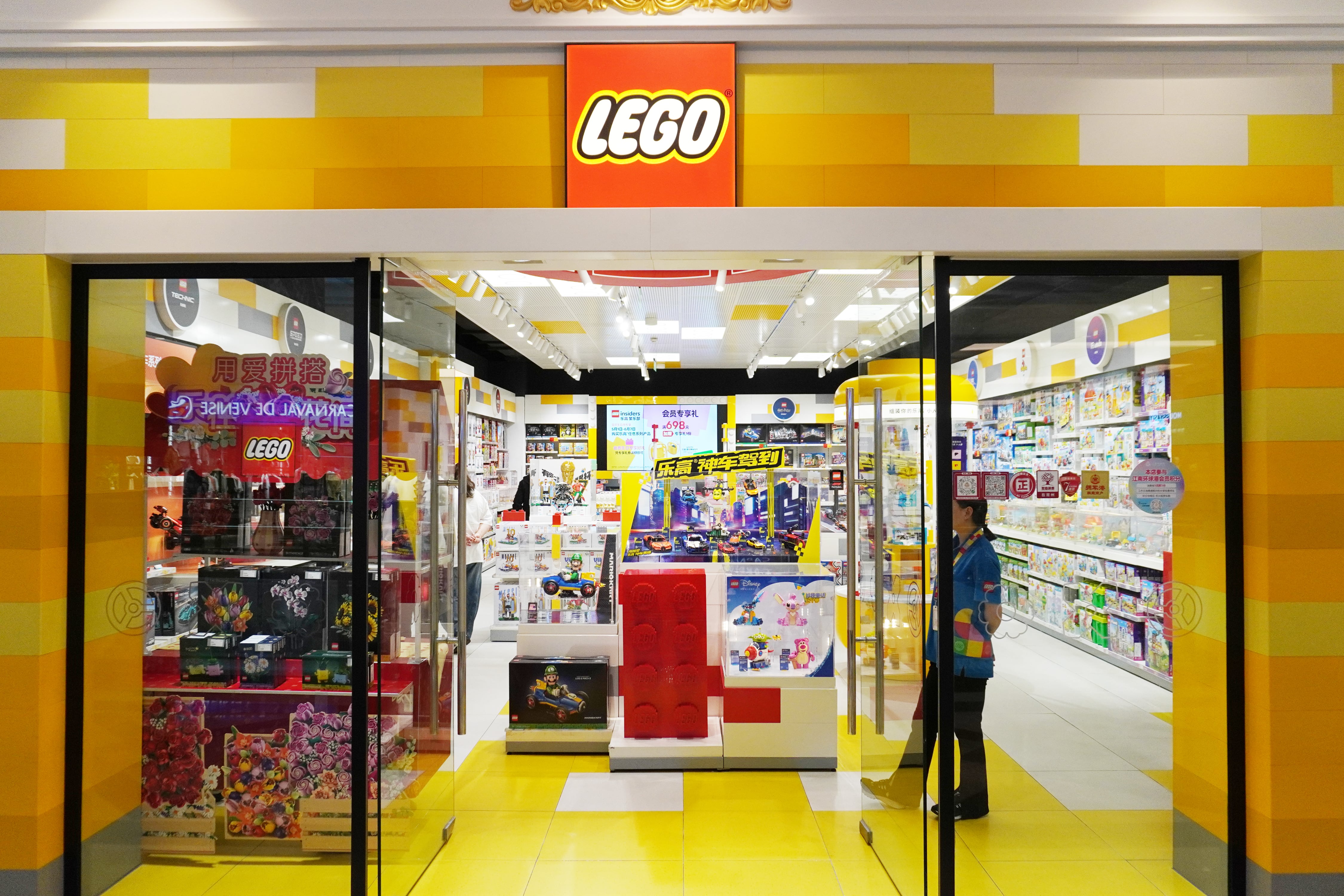 Un multimillonario danés saca provecho de la empresa que compró a los dueños de Lego y afianza su fortuna