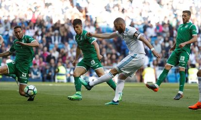 Benzema durante un momento del partido.