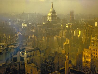 EL BOMBARDEO NAZI DE LONDRES, EN COLOR