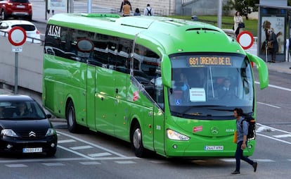 Autobús interurbano en el Intercambiador de Moncloa.