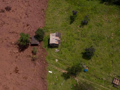 Vista aérea de um local afetado pelo rompimento da barragem de Brumadinho.