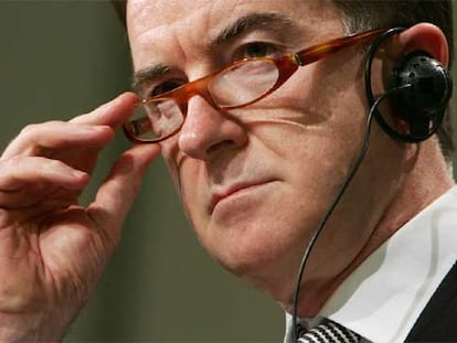 El comisario europeo Peter Mandelson, durante la conferencia de prensa en Bruselas.