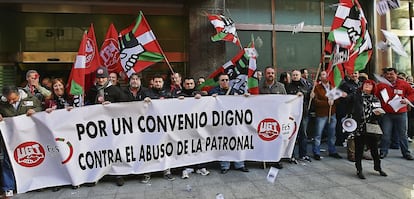 Concentración en defensa del convenio colectivo del sector de seguridad privada en Bilbao