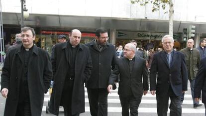 Los seis sacerdotes miembros del último consejo de Cajasur.