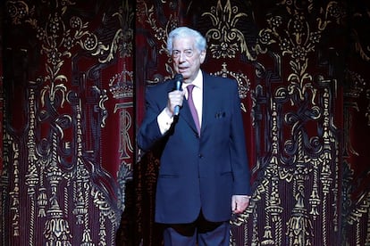 GRAF6946. MADRID, 18/09/2020.- El escritor Mario Vargas Llosa durante la inauguración esta noche de la Temporada 2020-2021 del Teatro Real. EFE / José Jiménez. ***SOLO USO EDITORIAL, NO VENTAS, NO ARCHIVO***.