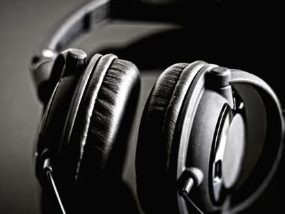 Cómo afecta la música alta a nuestros oídos y cómo limitarla en iPhone y Android