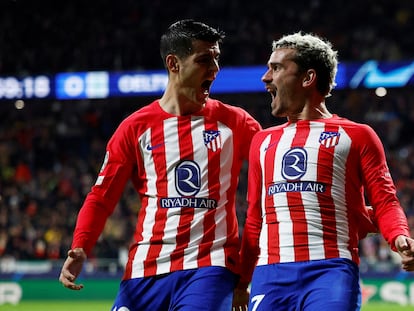 Morata y Griezmann celebran el tercer gol del Atlético al Celtic (6-0), obra del delantero francés.