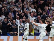 Vinicius celebra el gol ante el Benfica en el último partido de Champions en el Santiago Bernabéu.