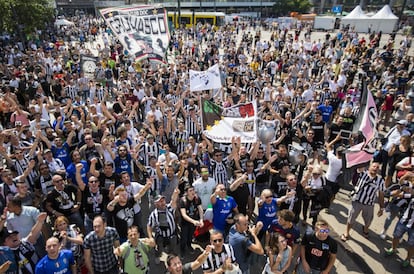 Fans Zona donde se concentran los aficionados del Juventus