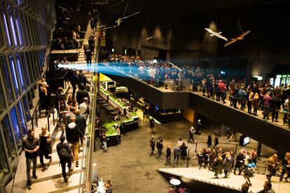 El espectacular atrio del auditorio Harpa, un edificio que recibió en 2013 el premio Mies van der Rohe de arquitectura.