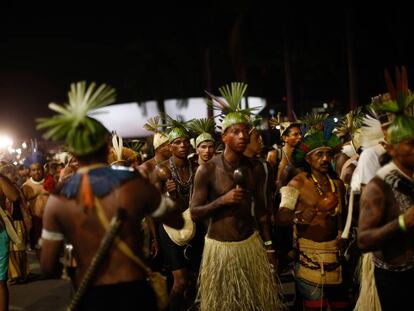 Miles de indígenas se manifiestan en Brasilia (Brasil). 