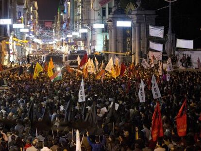 Manifestación en respuesta al atentado en Estambul.