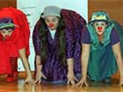 Las tres payasas del grupo Oihulari Klown, especializado en humor de género.