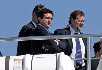 Matas junto a Mariano Rajoy en las instalaciones de la Copa Am&eacute;rica en Valencia en 2006. 