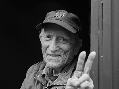 Retrato del legendario fotógrafo musical Baron Wolman.