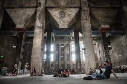 El interior del club Berghain, uno de los templos del tecno del mundo y lugar de peregrinación de 'clubbers' de todo el mundo en Berlín.