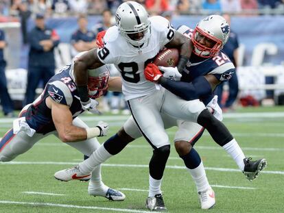 Un partido entre los Raiders y Patriots de temporada regular.