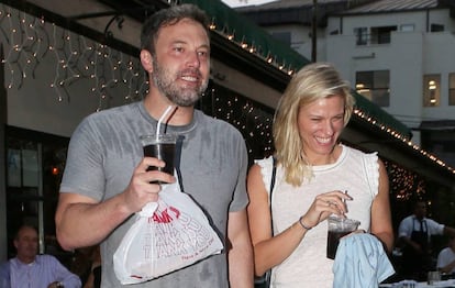 Ben Affleck y su nueva pareje, la productora Lindsay Shooku, el pasado mes de julio.