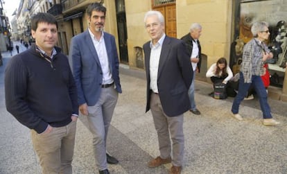 Julen Mendoza (Bildu), Eneko Goia (PNV) y Carlos Totorika (PSE).