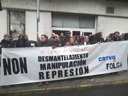 Trabajadores de la CRTVG durante la protesta.