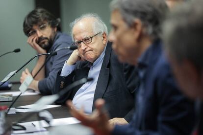 Josep Martí Gómez, durant la presentació del llibre, amb Jordi Évole al costat.
