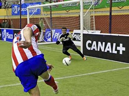 Los veteranos del Madrid golean a los del Atlético