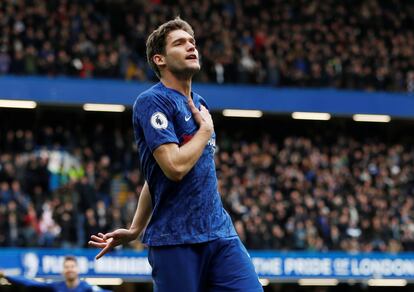 Marcos Alonso celebra un gol con el Chelsea esta temporada.