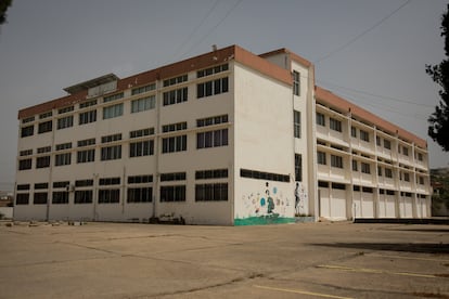 Exterior del colegio de Rmeish.