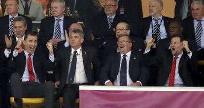 El príncipe Felipe junto a Ángel Villar, el presidente polaco, Bronislaw Komorowski, y Mariano Rajoy.