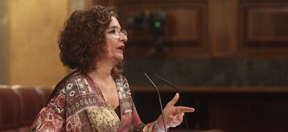 La ministra portavoz y de Hacienda, María Jesús Montero, interviene en el Congreso de los Diputados durante la segunda jornada del debate de los Presupuestos Generales para 2021