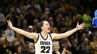 Caitlin Clark during a game against the West Virginia Mountaineers in 2024.